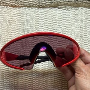 Oakley ELLIPSE Sun Glases
009490 -0440 115 2N Men’s